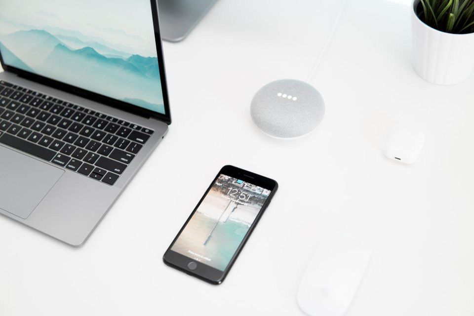 Smartphones and Voice-Assisted Devices Create Opportunities for Modern Customer Experiences